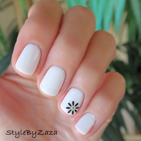 White Nails With Stickers, White Nail With Designs, White Nails With Designs Short, Short White Nail Ideas, White Nails With Flowers, Kiss Products, Pretty Nail Polish, Short Gel Nails, Simple Acrylic Nails