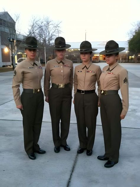 Being A Women, Marines Girl, Military Pride, Female Marines, Army Women, Military Girl, Police Women, Female Soldier, Army Uniform