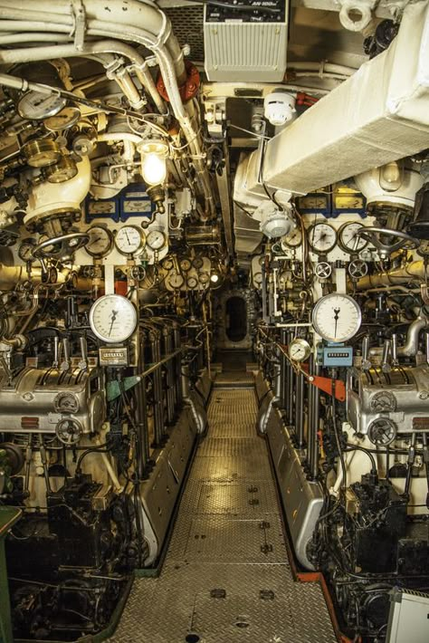 HMS Alliance can host intimate dinners of 2 to 12 people in the range of messes on board. Inside Submarine, Submarine Interior Concept Art, Boat Mechanic, Mechanics Aesthetic, Steampunk Submarine Interior, Ww1 Submarine, I-400 Submarine, Luxury Jets, Nuclear Submarine