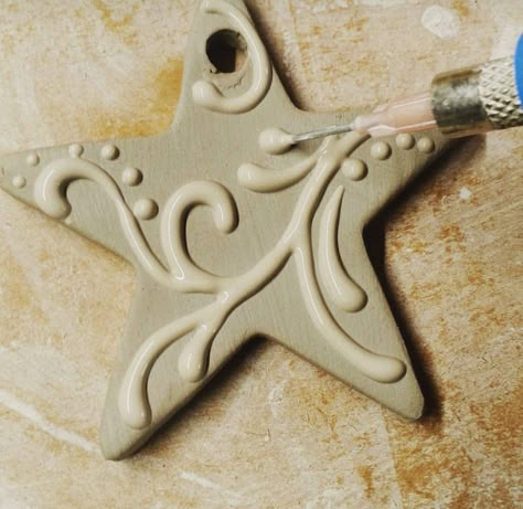 Slip Trailing, Pottery Slip, Salt Dough Crafts, Ceramic Star, Christmas Pottery, Pottery Christmas, Ceramic Christmas Decorations, Pottery Ornaments, Polymer Clay Christmas