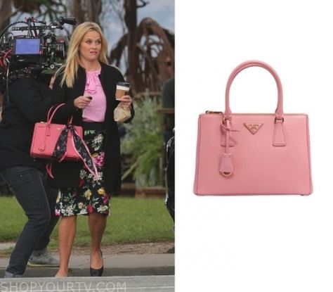 Prada Galleria Bag Outfit, Prada Galleria Bag, Iphone Bag, Blue Leather Bag, Prada Galleria, Worn On Tv, Big Little Lies, Clothes Style, Prada Handbags