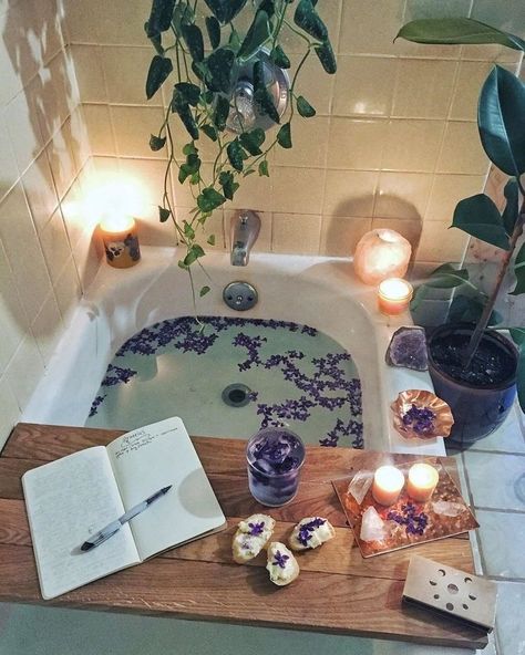 Bath Aesthetic, Deco House, Spiritual Bath, Dream Bath, Relaxing Bath, Dream Bathroom, House Goals, My New Room, House Inspo