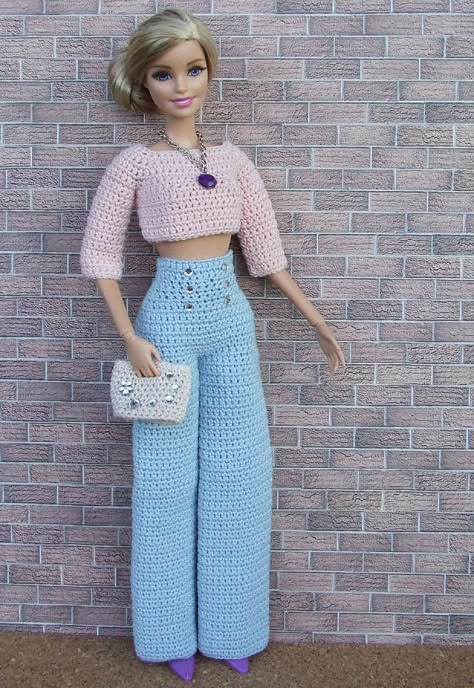 Cute Pants Outfits, Crochet Barbie Patterns, Barbie Knitting Patterns, Barbie Dress Pattern, Barbie Top, Barbie Doll Clothing Patterns, Diy Barbie Clothes, Crochet Doll Dress, Crochet Barbie Clothes