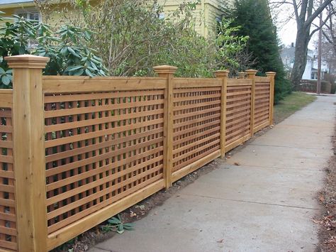 Wood fence with square lattice Gard Modern, Lattice Fence Panels, Fence Design Ideas, Wooden Fence Panels, Wooden Fences, Fences Ideas, Wood Fence Design, Wood Privacy Fence, Wood Fences