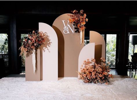 Brown Wedding Backdrop, Wedding Selfie Point, Pelamin Idea, Decor Lamaran, Backdrop Lamaran, Dekor Lamaran, Selfie Point, Church Stage Decor, Backdrop Inspiration