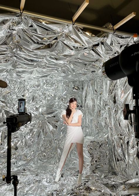 Futuristic Party Decorations, Futuristic Decorations Parties, Futuristic Party Decor, Futuristic Party Theme, Mylar Photoshoot, Futuristic Photoshoot, Foil Backdrop, Futuristic Party, Silver Backdrop