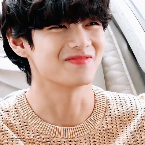 Cute Taehyung Gif, Gif Dark, Taehyung Gifs, Bts 8th Member, Taehyung Gif, Up Story, Taehyung Pics, V Gif, Smile Gif