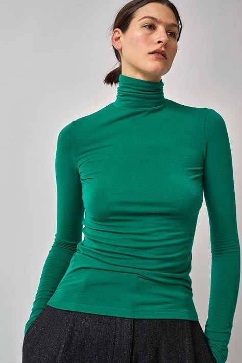 Amomento Turtle T-Shirt in Green Roll Neck Top, Women's Wear, Roll Neck, Base Layer, Workout Tops, Fitness Models, Turtle Neck, Size 2, Hand Wash