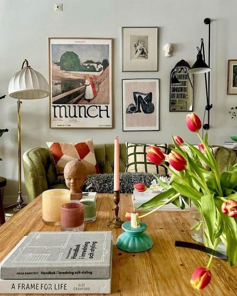 Inasfina - Inredning (@inasfina) • Instagram photos and videos Scandi Eclectic, Amsterdam Living Room Inspiration, Design Brainstorm Caroline Winkler, Modern Eclectic, Little Cottage House, Small Apartment Inspiration, Eclectic Homes, College House, Flat Decor