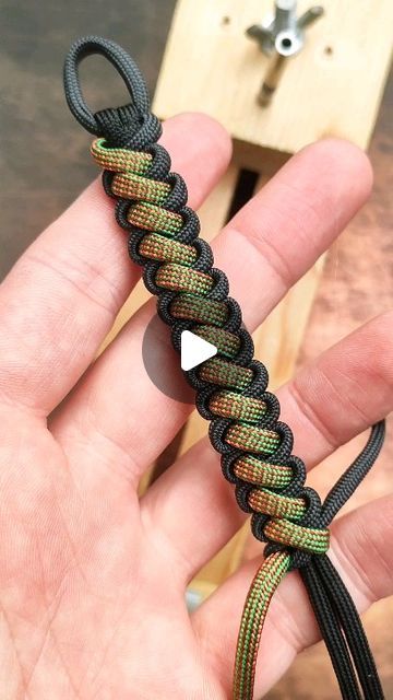 Paracord Lanyard Tutorial, Paracord Weaves Tutorials, Paracord Knots Step By Step, Paracord Lanyard Diy Tutorials, Macrame Diy Tutorial, 550 Cord Projects, Paracord Projects Tutorials, Hemp Bracelet Diy, Parachute Cord Crafts