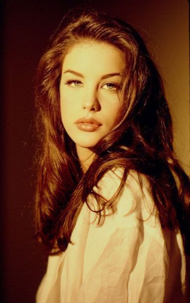 Liv Tyler Style, Liv Tyler 90s, 90s Makeup Look, Stealing Beauty, Kelly Lebrock, Liv Tyler, Steven Tyler, Celebrity Look, Pretty People