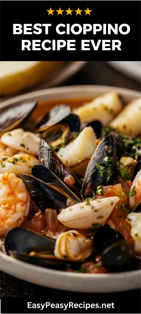 Whip up this easy classic Italian cioppino for a tasty romp through flavorful waters! Packed with assorted seafood like shrimp, scallops, and fish, this delicious dish is perfectly enriched with aromatic herbs, garlic, and fresh tomatoes. This simple Italian seafood stew is a must-try, whether it’s cozy family dinner or an elegant gathering. Even better, you can customize it according to what seafood you have on hand. Get ready to impress your guests with the zesty and comforting warmth of homemade cioppino. Dive into culinary delight now! Crockpot Cioppino, Ciopinno Seafood Stew Easy, Cioppino Recipe Best, Cioppino Recipe Easy, Mediterranean Soups, Feast Of 7 Fishes, Italian Seafood Stew, Xmas Meals, Seafood Cioppino