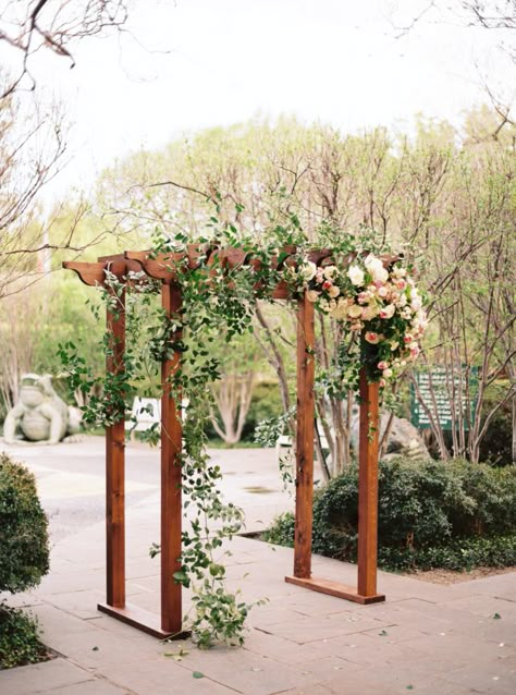 Garden Arches Ideas, Arches Garden, Dallas Garden, Arches Design, Wedding Trellis, Wedding Pergola, Twin Flower, Wooden Wedding Arches, Home Decor Business