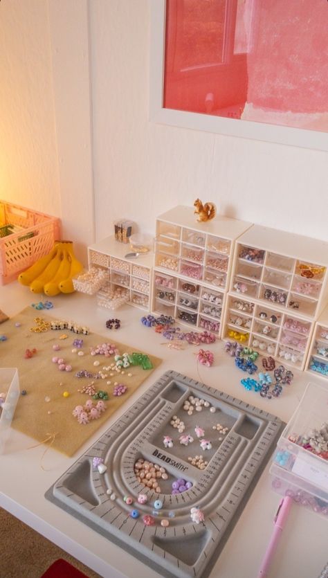 Jewelry Making Room, Jewelry Making Aesthetic, Jewelry Vendor Display, Jewelry Studio Organization, Diy Jewelry Display, Bead Organization, Bead Storage, Bead Charms Diy, Beads Bracelet Design