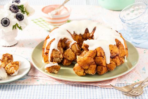 Cinnamon Roll Monkey Bread Is the Pull-Apart Dessert of Your Dreamsthepioneerwoman Cinnamon Roll Monkey Bread, Cinnamon Roll Bake, Roasted Apples, Pioneer Woman Recipes, Mothers Day Brunch, Monkey Bread, Sweet Roll, Easter Brunch, Cinnamon Roll