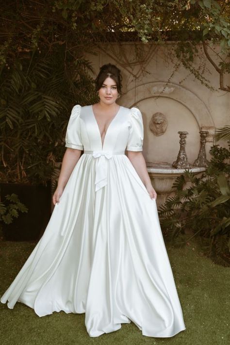 Fat Bride, Plus Size Wedding Dresses With Sleeves, Plus Wedding Dresses, Long Sleeve Wedding Gowns, Plus Size Brides, Boho Styl, Civil Wedding Dresses, Plus Size Wedding Gowns, Plus Size Bride