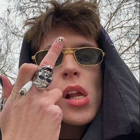 Paul Donnelly, Like Us Series, Grunge Boy, Bad Boy Aesthetic, Troye Sivan, Aesthetic People, Birthday Gifts For Best Friend, Boy Poses, Foto Ideas Instagram