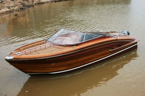 Riva Boot, Wooden Boat Kits, Wooden Speed Boats, Wood Boat Building, E90 Bmw, Wood Boat Plans, Plywood Boat, Interesting Photography, Classic Wooden Boats