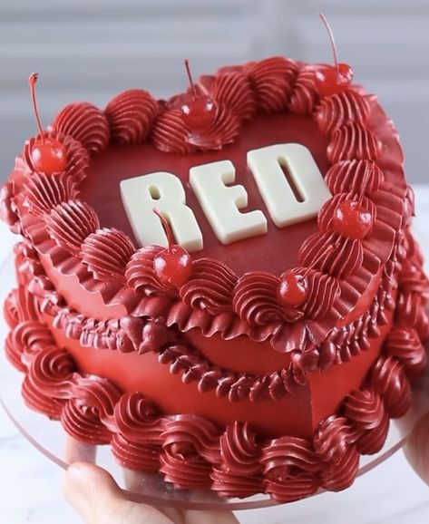 Taylor Swift Cake, Red Birthday Cakes, 18th Cake, Sweet 16 Birthday Cake, 16 Birthday Cake, Taylor Swift Party, Taylor Swift Birthday, Red Cake, Taylor Swift Red