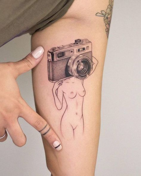 Vintage Camera Tattoos, Selfie Illustration, Camera Tattoo Design, Photographer Tattoo, Carnation Tattoo, Camera Tattoos, Choose Her, Samurai Tattoo Design, Camera Tattoo