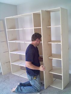 Great idea for how to build a large storage cubby bookshelf. Although it doesn't include step-by-step plans, I think I could figure it out from this picture. Cube Shelves Diy, Cubby Bookshelf, Diy Cubbies, Wardrobes Ideas, Craft Cottage, Cube Shelf, Bookcase Diy, Basement Living, Storage Cubby