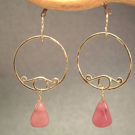 Earrings Hammered Swirl Hoops Gold Silver Hammered by Lexpulsity Wire Wrap Jewelry Designs, Wire Wrapped Jewelry Diy, Purple Jade, Wire Jewelry Designs, Diy Wire Jewelry, Wire Work Jewelry, Homemade Jewelry, Handmade Wire Jewelry, Handmade Jewelry Designs