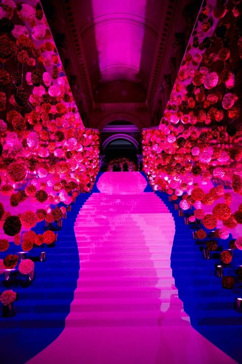 A Look Back at a Decade of Stunning Met Gala Interiors Met Gala Party, Flamingo Centerpiece, Camp Notes On Fashion, Gala Decorations, Pink Tablecloth, Corporate Events Decoration, Gala Themes, Prom Themes, Gala Party