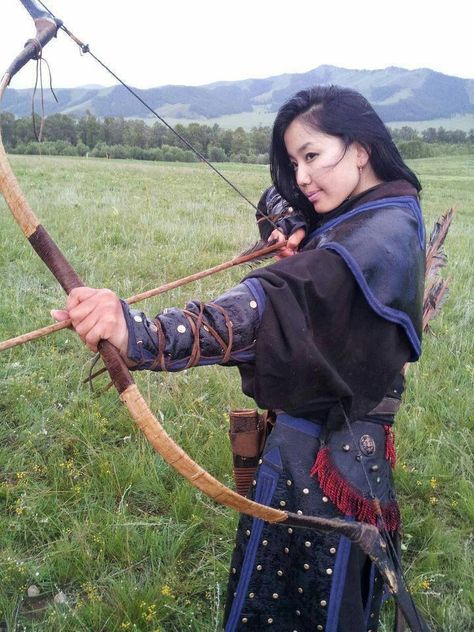 Turkish warrior woman archer Ottoman Warrior, Archery Poses, Female Archer, Woman Archer, Archery Women, Oc Aesthetic, Turkish Ottoman, Female Armor, Heroic Fantasy