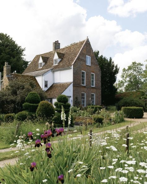 A Charming Garden Wedding in the English Countryside Countryside Weddings, English Country Wedding, Greek Islands Wedding, English Country Weddings, Mismatched Bridesmaids, English Wedding, Countryside Wedding, Charming Garden, Wedding Professional