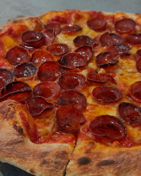 Greg’s Pizza Joint | #pizza #pizzatime #sizzle #pizzaoven #pizzaaddict #crispy #gozneydome #pizzapie #sauce #crunch #pepperonipizza #crunchy #foryou #foryoupage… | Instagram Digiorno Pizza, Craving Pizza, Yummy Comfort Food, Weird Food, Food Recepie, Good Pizza, Food Obsession, Different Recipes, Pretty Food