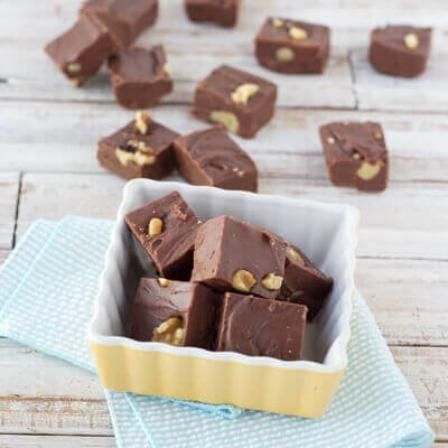 Fudge With Evaporated Milk, Classic Fudge, Famous Fudge, Butterscotch Fudge, Holiday Fudge, Easy Chocolate Fudge, Peanut Butter Fudge Recipe, Pan Cookies, Best Baking