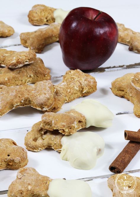 Healthy Apple Pie DIY Dog Treats Bakery Pictures, Thanksgiving Dog Treats, Homemade Dog Biscuits, Dog Treat Business, Biscuits Homemade, Pup Treats, Healthy Apple Pie, Pet Bakery, Dog Treats Recipes