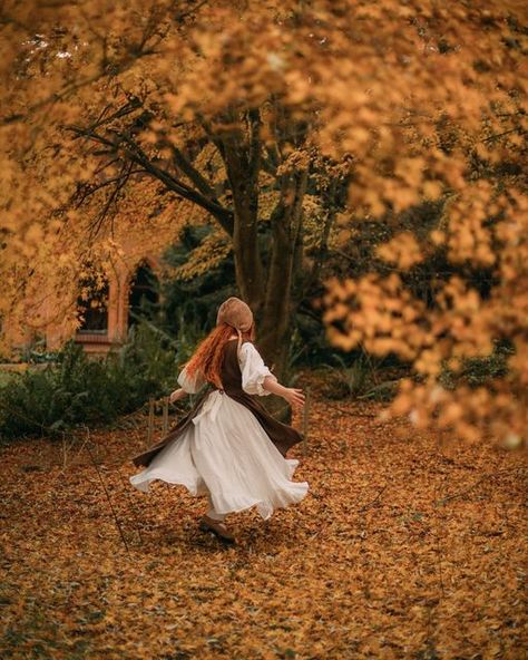 Cottagecore Nature, Fall Fairy Aesthetic, Romantic Cottagecore, Princess In The Woods Aesthetic, Winter Cottagecore Aesthetic, Autumn Fae Aesthetic, Autumn Fairy Aesthetic, Cottage Core Redhead, Cottagecore Princess