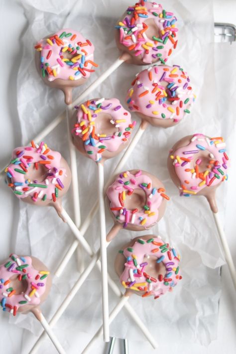 Doughnut Cake Pops – peaches 2 peaches Cranberry Macarons, Cake Supply Store, Doughnut Party, Savory Cakes, Donut Themed Birthday Party, Cookies And Cream Cake, Birthday Donuts, Donut Birthday Parties, Doughnut Cake