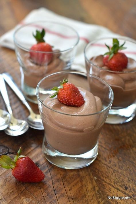 three ingredient mousse video | NoBiggie.net Diego Bustamante, Healthy Chocolate Mousse, Tupperware Recipes, Chocolate Mousse Recipe, Mousse Dessert, Mousse Recipes, Healthy Cat Treats, Healthy Chocolate, Pizza Sauce