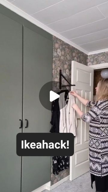 inredning återbruk pyssel diy interior on Instagram: "Enkelt & billigt tips! 
Använd en hyllkonsol som hängare till dina kläder eller filtar! 
Detta har jag gjort i flera år! Tar dessutom lite plats 🙂
Denna kommer från Ikea men finns även på biltema b.la.
Perfekt i en liten hall t.ex." December 21, Diy Interior, On Instagram, Instagram