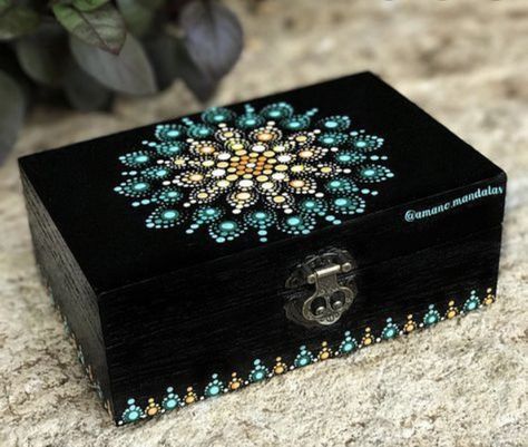 Box Painting Ideas, Wood Box Design, Dots Painting, Box Painting, Hand Painted Wooden Box, Painted Wooden Boxes, Painted Jewelry Boxes, Mandala Rock Art, Jewelry Box Diy