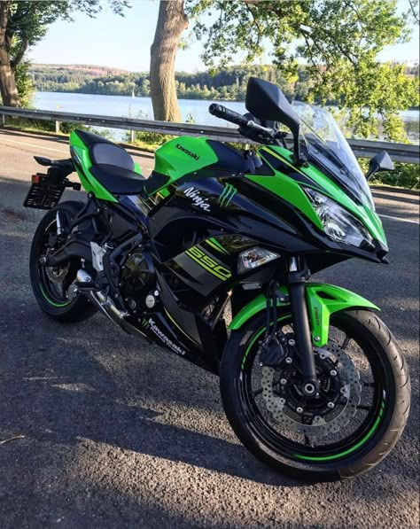 Lime Green Motorcycle, Green And Black Motorcycle, Neon Green Motorcycle, Ninja 650 Kawasaki, Green Motorcycle Helmet, Motorcycle Green, Yamaha Motorbikes, Ninja Bike, Green Motorcycle