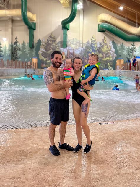 Great Wolf Lodge Outfits, Great Wolf Lodge Packing List, Great Wolf Lodge Tips, Water Park Outfit, Minimal Packing List, Minimal Packing, Minimalist Packing, Wolf Lodge, Snacks For Kids