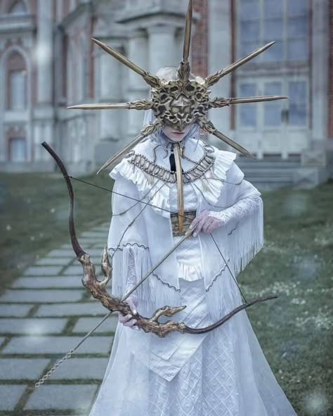 Human Creature Art, Dark Angel Cosplay, Sun Character Design Concept Art, Dark Souls Character Design, Angel Cosplay Aesthetic, Gwyndolin Dark Souls Art, Sun Inspired Dress, Dark Sun Aesthetic, Sun Aesthetic Outfit