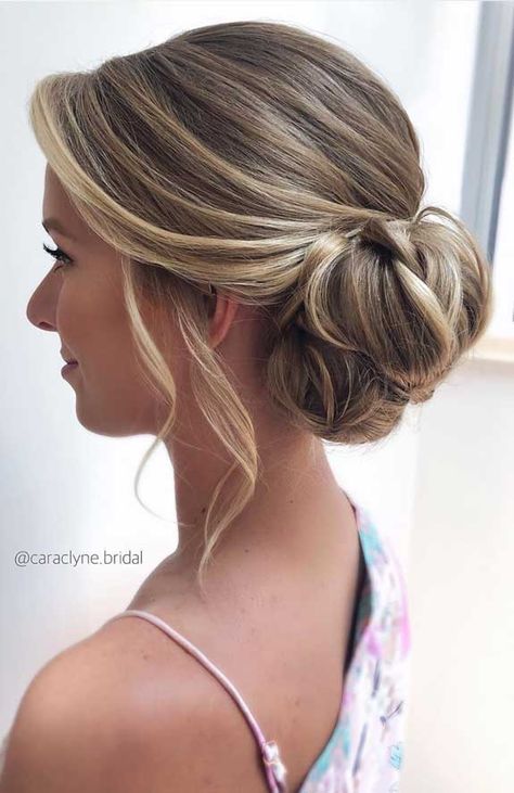 59 Stunning messy updo hairstyles for special occasion Messy Updo Hairstyles, Mother Of The Groom Hairstyles, Messy Hair Updo, Mother Of The Bride Hair, Romantic Wedding Hair, Hairdo Wedding, Messy Updo, Elegant Wedding Hair, Braut Make-up