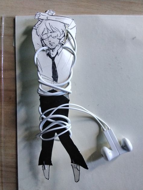 Earphones Holder, Art