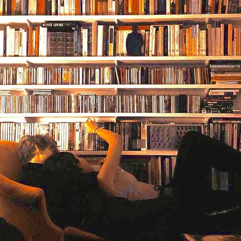 Reader Girlfriend Aesthetic, Book Bf Aesthetic, Couple In Library Aesthetic, Couple Reading Together Aesthetic, Book Couple Aesthetic, Pure Love Aesthetic, Hopeless Romantic Aesthetic Pictures, Bookstore Date, Book Date