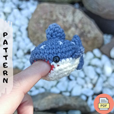 Crochet Shark, Mini Video, Cute Amigurumi, Easy Crochet Animals, Quick Crochet Patterns, Mode Crochet, Crochet Design Pattern, Kawaii Crochet, Beginner Crochet Projects