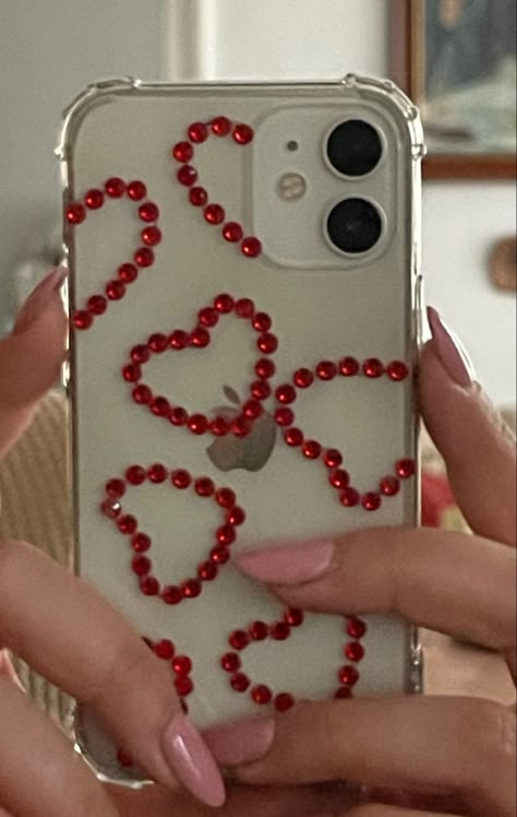 Accesorios Aesthetic Diy, Phone Case Diy Aesthetic, Painted Phone Case Diy, Phone Covers Aesthetic, Phonecase Ideas Aesthetic, Iphone Cover Aesthetic, Iphone Case Diy, Make Your Own Phone Case, Diy Phone Case Ideas