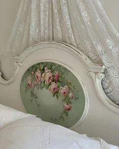 Shabby Chic Bed Frame, Shabby Chic Diy Projects, Furniture Makeover Inspiration, Muebles Shabby Chic, Painted Beds, Decoupage Furniture, Shabby Chic Crafts, Shabby Chic Diy, Painting Furniture Diy