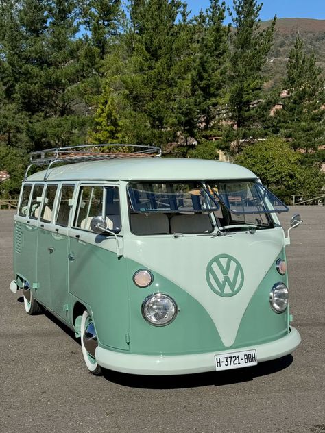 #volkswagen  #t1 #cocheclasico Volkswagen Van, Volkswagen Bus, Event Marketing, Vw Bus, Event Planner, Volkswagen, Classic Cars, Vintage Fashion