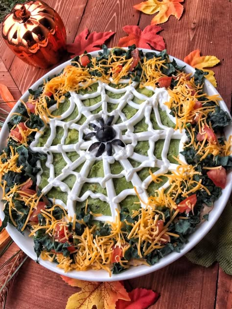 Halloween Taco Dip - The Tipsy Housewife Frito Lay Bean Dip, Halloween Taco Dip, Taco Dip Recipe, Halloween Party Appetizers, Halloween Food Appetizers, Halloween Party Snacks, Halloween Food Treats, Taco Dip, Halloween Appetizers