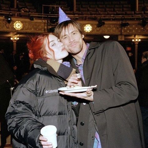 Jim Carrey and Kate Winslet behind the scenes of Eternal Sunshine of the Spotless Mind.📸 Eternal Sunshine Of The Spotless Mind, Jim Carrey, Eternal Sunshine, Kate Winslet, A Man