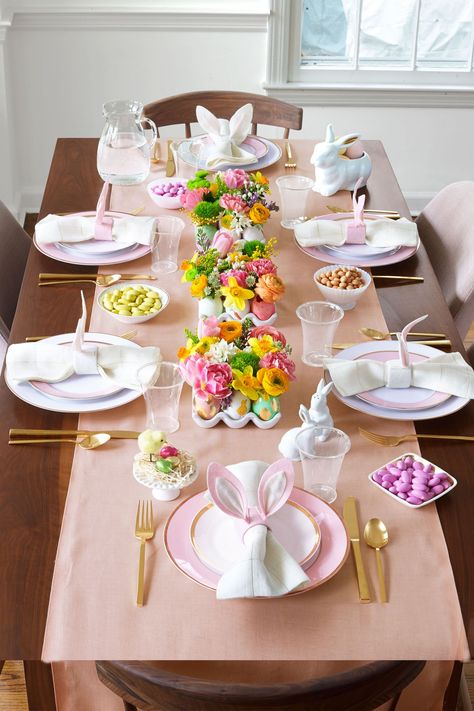 24 Easter Table Decorations - Table Decor Ideas for Easter Brunch Brunch Table Decorations, Colorful Easter Table, Easter Brunch Decorations, Easter Brunch Table, Easter Dinner Table, Brunch Decor, Easter Lunch, Tafel Decor, Easter Table Settings